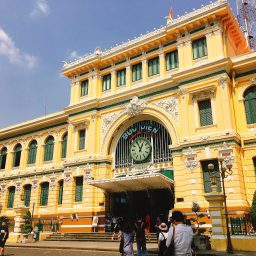 サイゴン中央郵便局 観光の定番 一度は行っておきたいコロニアル様式建築のベトナム最大郵便局 ベトナムリアルガイド