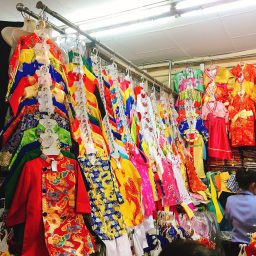 ベンタイン市場でお買い物 子供用のアオザイをお手頃価格でgetしよう ベトナムリアルガイド