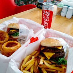 Chuck S Burger 食べごたえ抜群 気軽に行ける本格ハンバーガー屋 ベトナムリアルガイド