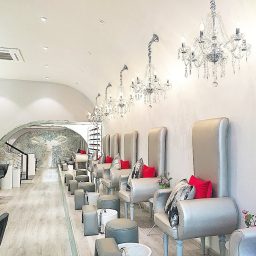 Charm And Chill Hi End Nail Bar Spa 豪華で綺羅びやか 女性の心を鷲掴みする2区タオディエンのネイルサロン スパ キッズスペース付 ベトナムリアルガイド