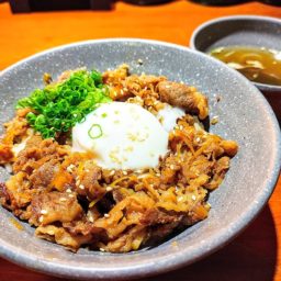 店舗営業終了 ホーチミンの激ウマどんぶり専門店 Kemuri Donburi ランチ営業開始 ベトナムリアルガイド