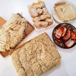 Mi Tuoi Gia Truyen Loi Khai デリバリー 3世代で営む家族経営の中華麺 餃子 ワンタン 1963年創業の老舗店 ベトナムリアルガイド