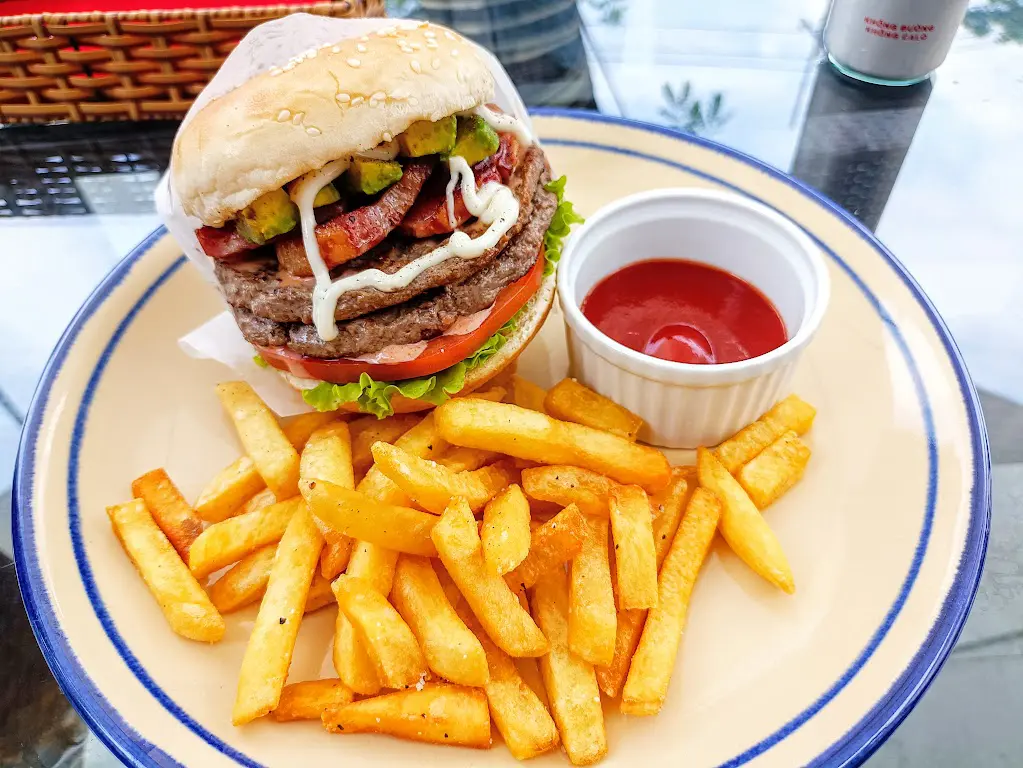 閉店】ぎゅう丸系列！ホーチミン7区のハンバーガーショップ「Burger N