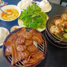 Quan Nem ホーチミン ベトナムのつけ麺 ブンチャー サクサクのカニ揚げ春巻き専門店 ベトナムリアルガイド